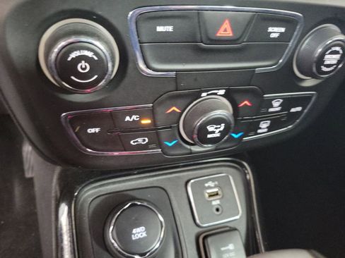 Used 2020 Jeep Compass Latitude AWD/4WD image 19