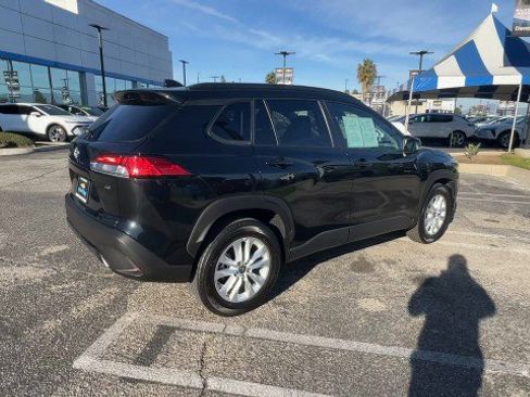 Used 2025 Toyota Corolla Cross LE image 8