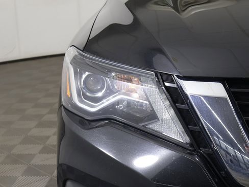 Used 2019 Nissan Pathfinder SV image 12