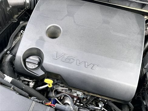 Used 2023 Chevrolet Traverse LT FWD image 36