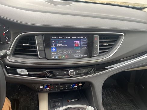 Used 2023 Buick Enclave Avenir image 8