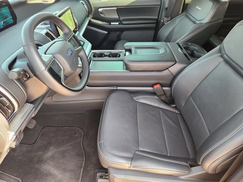 Certified 2025 Ford Expedition Platinum w/ Driver's Package AWD/4WD image 12