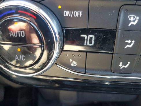 Used 2024 Chevrolet Trax LT w/ Sunroof Package FWD image 23