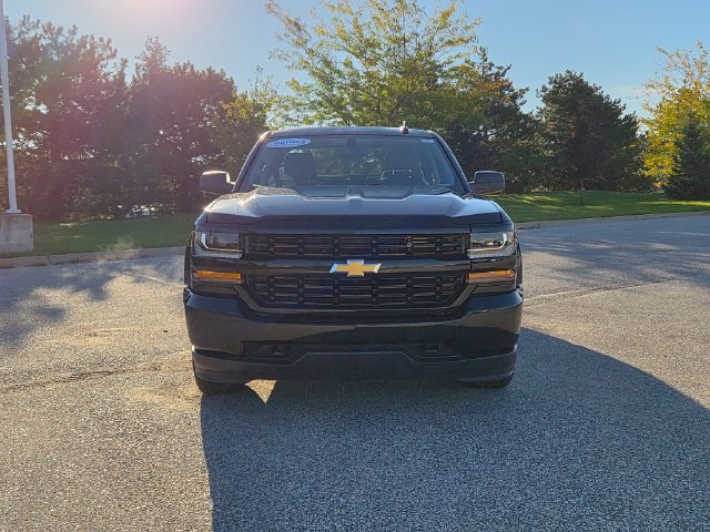 Used 2019 Chevrolet Silverado 1500 Custom w/ Custom Convenience Package AWD/4WD image 2