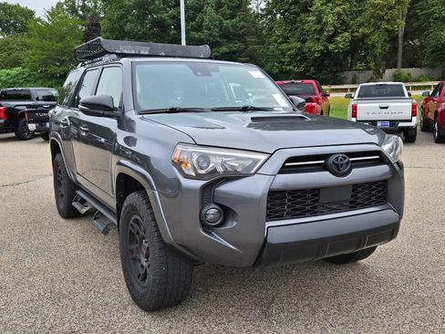 Used 2021 Toyota 4Runner Venture w/ Moonroof Package AWD/4WD image 8