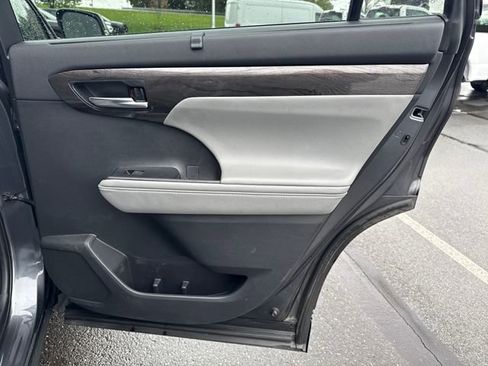 Used 2020 Toyota Highlander Limited AWD/4WD image 16