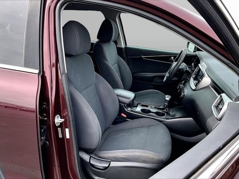 Used 2019 Kia Sorento FWD image 5