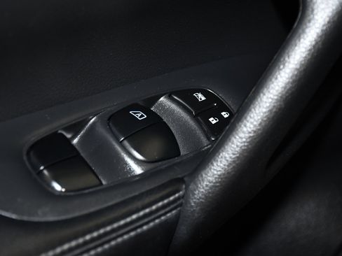 Used 2015 Nissan Rogue S AWD/4WD image 31