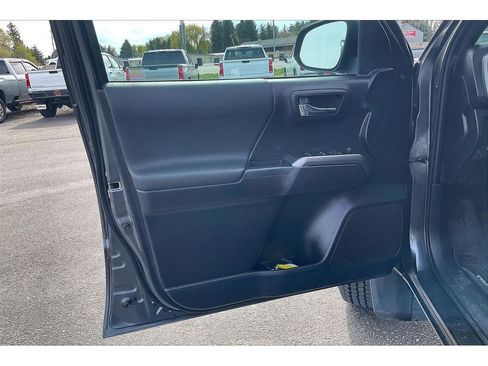 Used 2021 Toyota Tacoma TRD Off-Road image 24