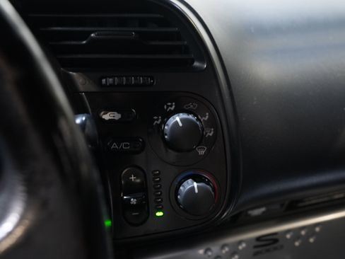 Used 2006 Honda S2000 image 32