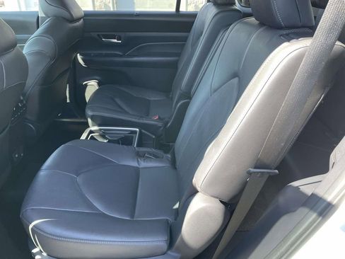 Used 2025 Toyota Grand Highlander AWD image 23