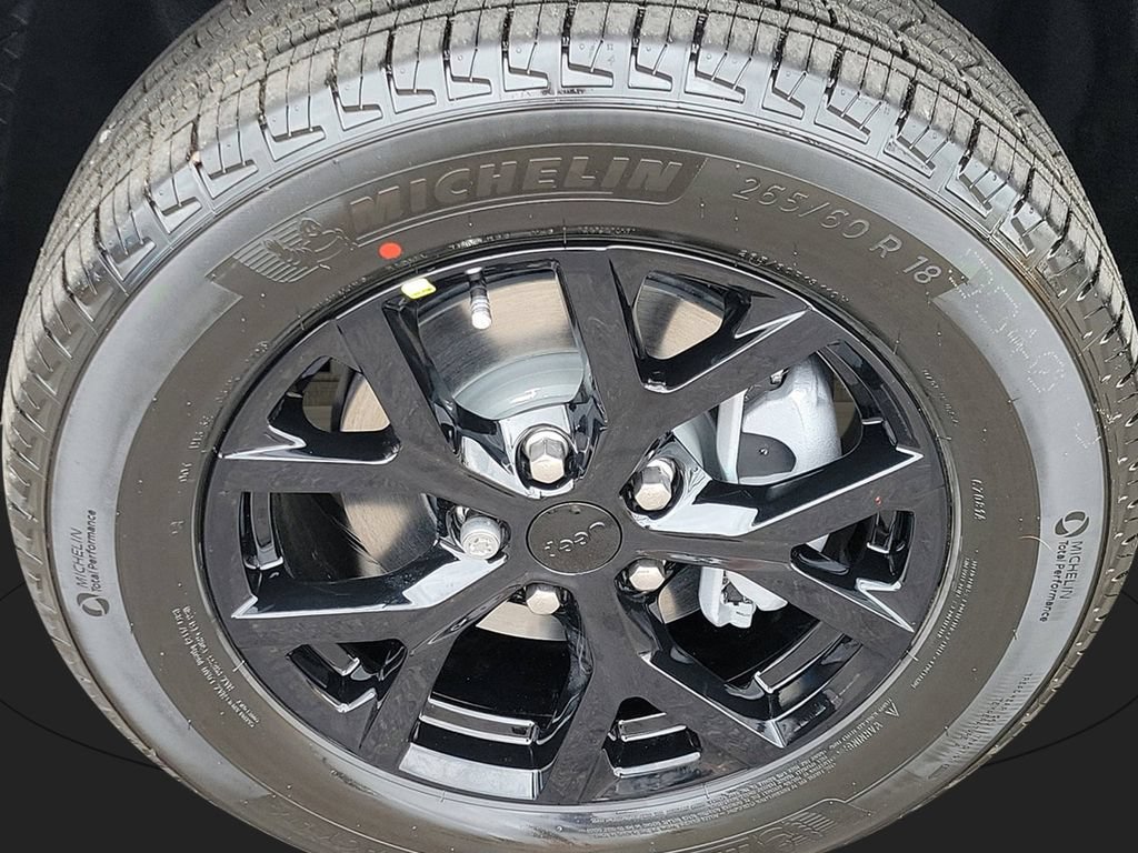New 2026 Jeep Grand Cherokee Altitude RWD image 9