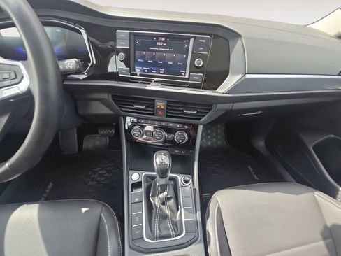 Used 2024 Volkswagen Jetta SE w/ Panoramic Sunroof Package FWD image 11