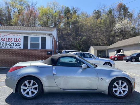 Used 2005 Nissan 350Z Touring image 6
