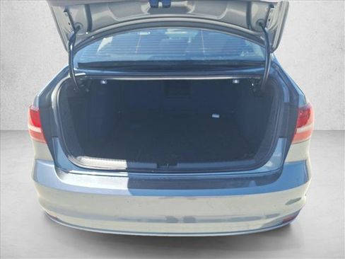 Used 2017 Volkswagen Jetta SE FWD image 6