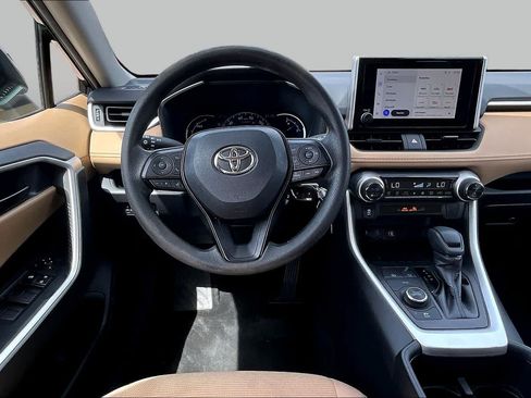 Used 2023 Toyota RAV4 LE AWD/4WD image 7