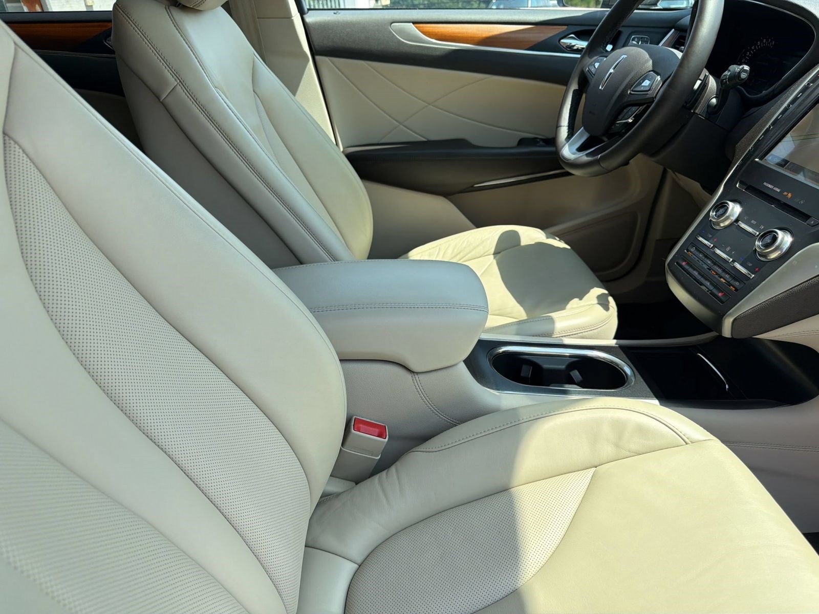 Used 2019 Lincoln MKC Select w/ Select Plus Package FWD image 24