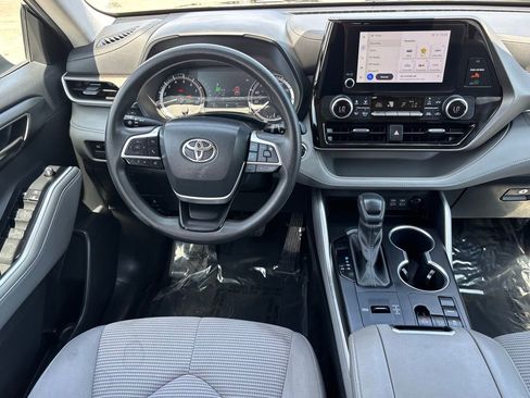 Used 2023 Toyota Highlander L FWD image 16