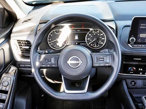 Used 2024 Nissan Rogue SV FWD image 20