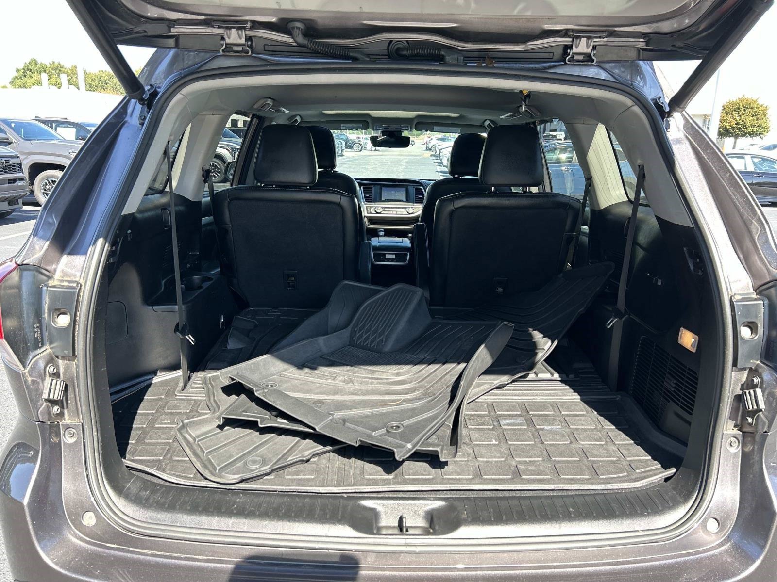 Used 2019 Toyota Highlander XLE FWD image 9
