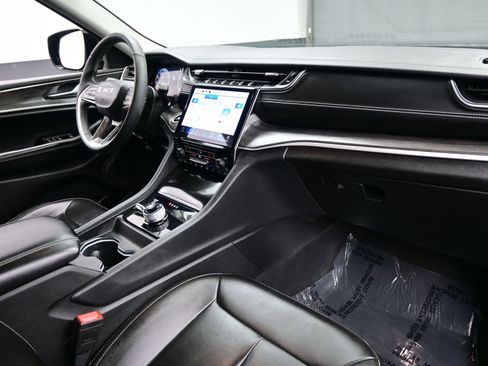 Used 2023 Jeep Grand Cherokee L Limited image 14