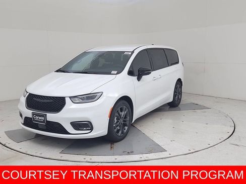 New 2026 Chrysler Pacifica Select image 6