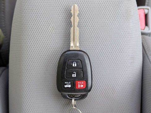 Used 2014 Toyota Corolla LE FWD image 31