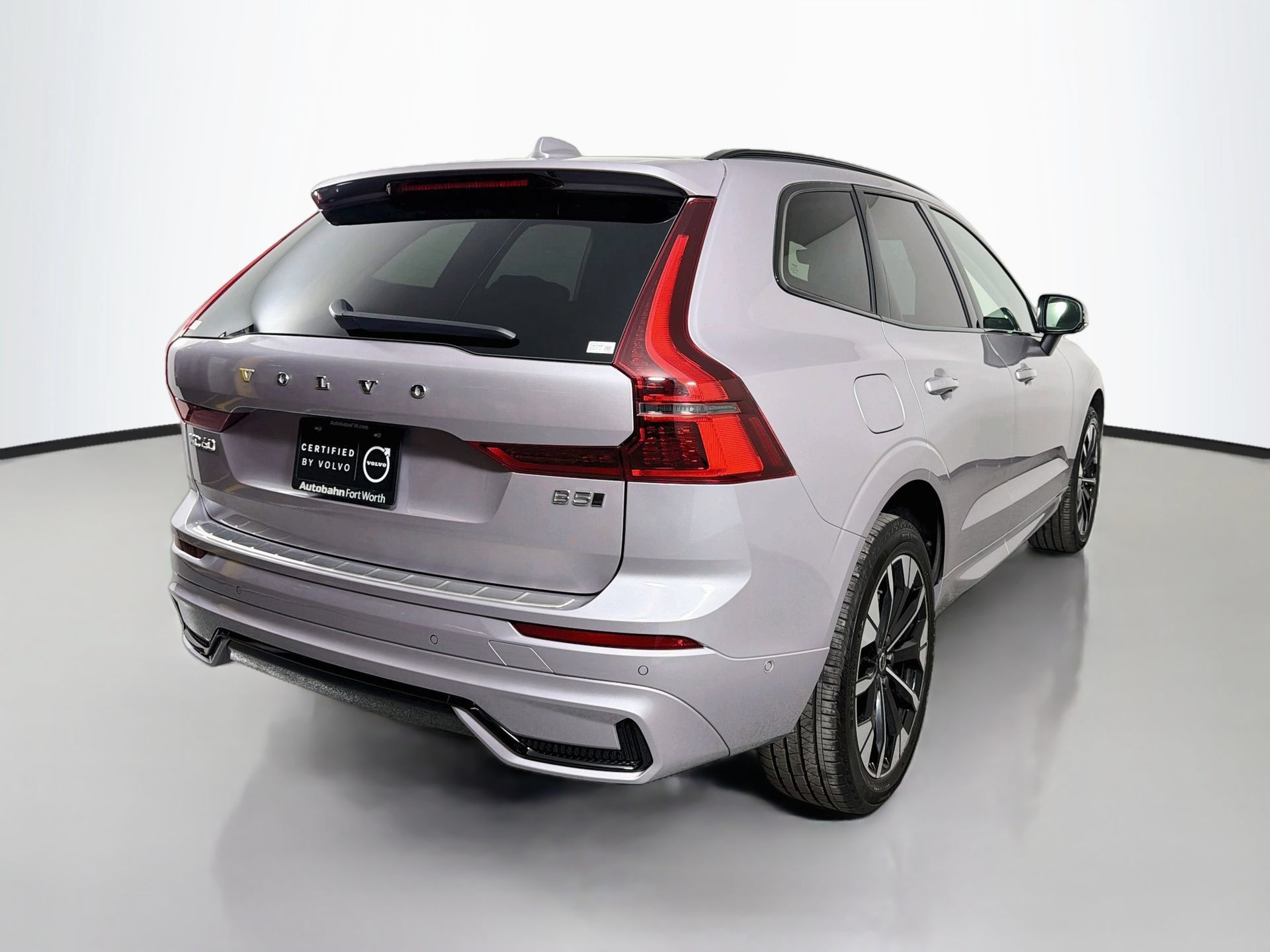 Used 2026 Volvo XC60 B5 Plus AWD/4WD image 6