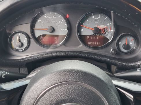 Used 2016 Jeep Wrangler Unlimited Sahara AWD/4WD image 17