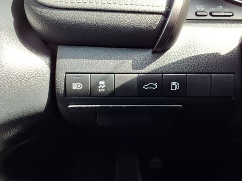 Used 2018 Toyota Camry SE FWD image 9