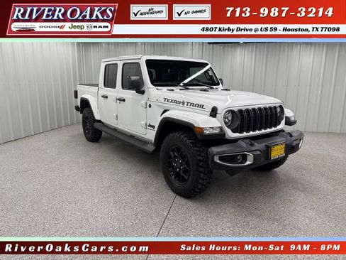 Used 2025 Jeep Gladiator Mojave AWD/4WD image 1