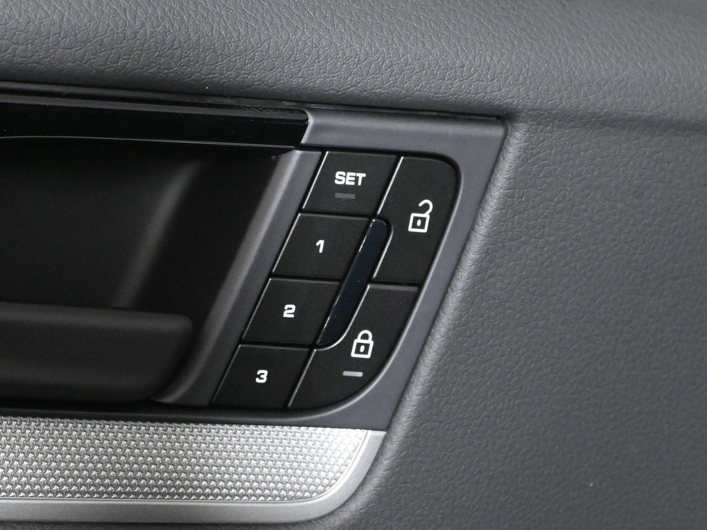 Used 2026 Porsche Cayenne AWD/4WD image 30