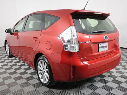 Used 2014 Toyota Prius V Three image 4