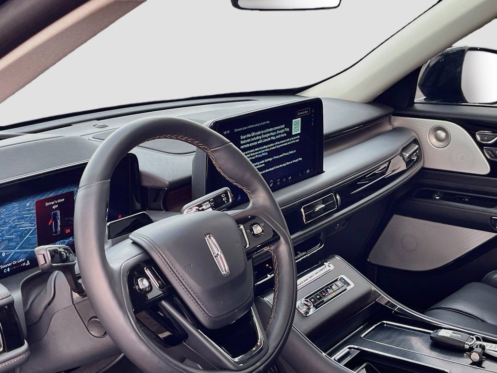 Used 2026 Lincoln Aviator Reserve AWD/4WD image 9