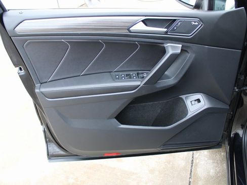 Certified 2023 Volkswagen Tiguan SEL R-Line image 9