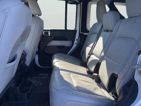 Used 2022 Jeep Wrangler Unlimited Sahara image 18