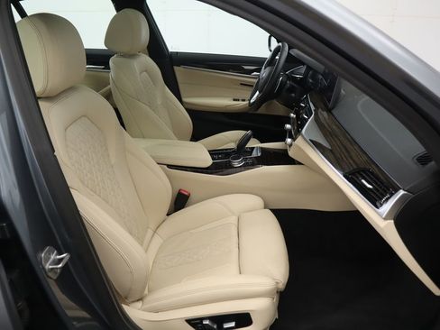 Used 2021 BMW 530e xDrive 530e iPerformance w/ Convenience Package image 21