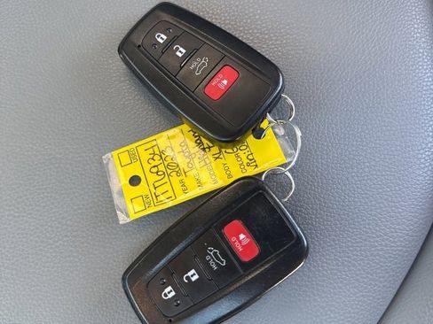 Used 2023 Toyota Highlander XLE image 36