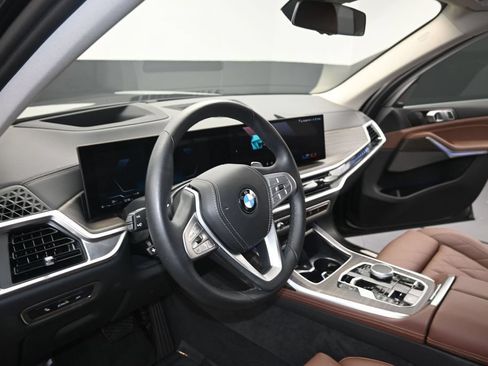 Used 2025 BMW X7 xDrive40i w/ Premium Package AWD/4WD image 13