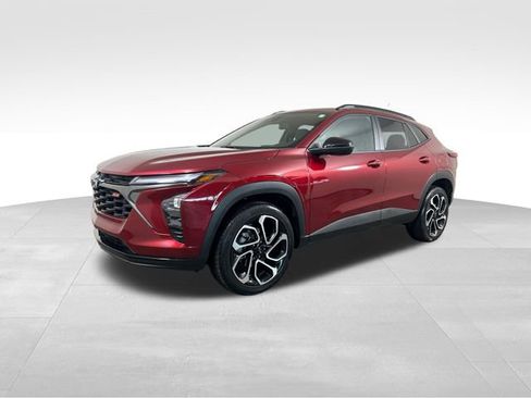 Used 2025 Chevrolet Trax RS image 2