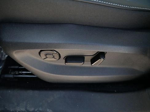 Certified 2025 Volkswagen Tiguan SE image 20