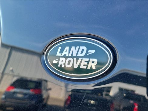 Used 2020 Land Rover Discovery Landmark AWD/4WD image 8