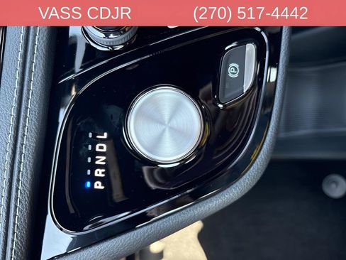 New 2026 Chrysler Pacifica Select image 24