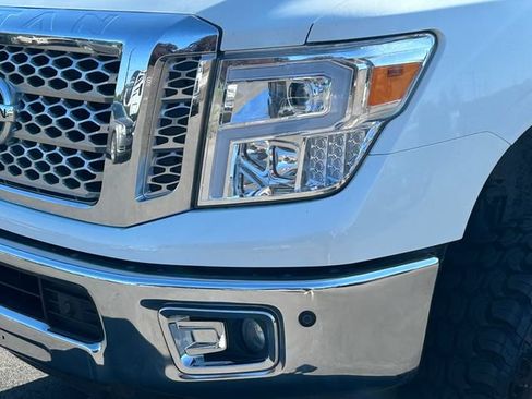 Used 2017 Nissan Titan SL AWD/4WD image 11