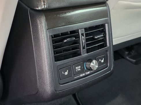 Used 2018 Toyota Avalon Limited image 38