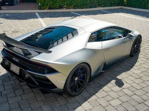 Used 2020 Lamborghini Huracan EVO image 25