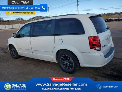 Used 2017 Dodge Grand Caravan GT image 3