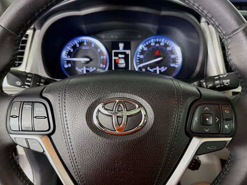 Used 2015 Toyota Highlander Limited w/ Driver Technology Package FWD image 16