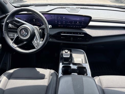 Used 2025 Buick Enclave Preferred w/ Power Package FWD image 30