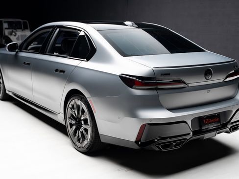 Used 2023 BMW 760i xDrive w/ Executive Package image 24